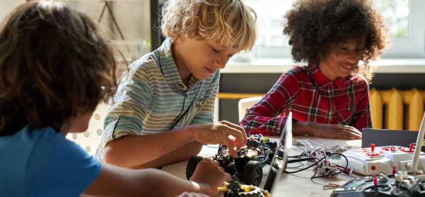 diverse schoolkids building robotic technologies a 2022 01 18 23 38 37 utc 860x400 3 11zon