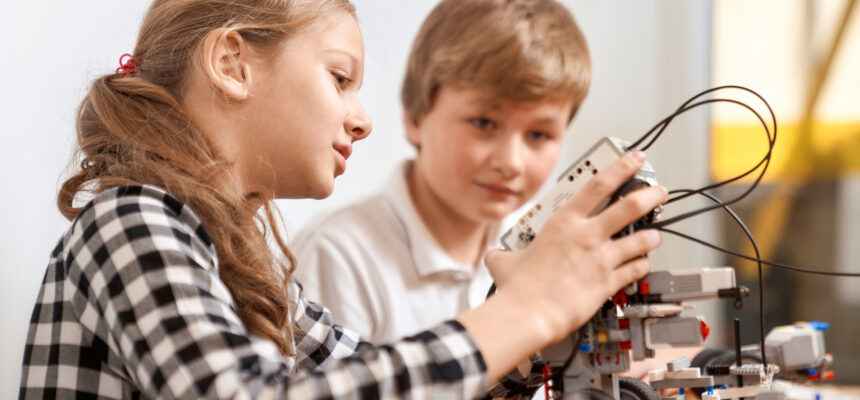 kids creating robot using building kit 2021 08 28 06 44 59 utc 1 860x400 5 11zon