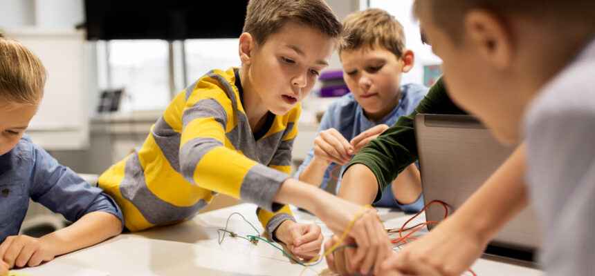 kids with invention kit at robotics school 2021 08 26 22 51 50 utc 860x400 7 11zon